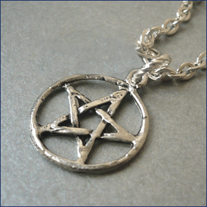Datei:amulett-pentagramm.gif