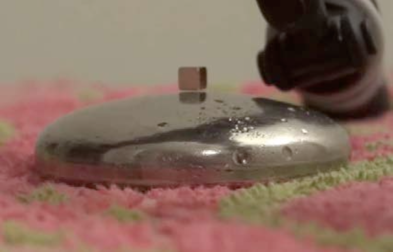 Datei:standard bismuth ‘non-programmed’ disk with same lifter magnet.png